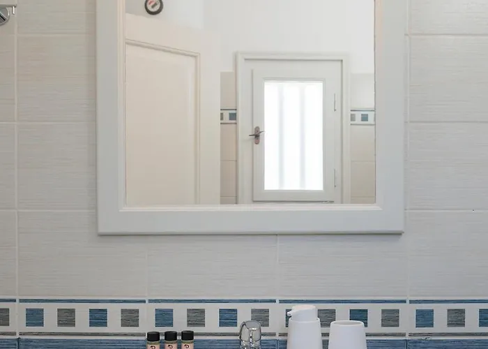 Evdokia - Luxury Olive Yard With Aegean View Séjour à la campagne Moutsoúna